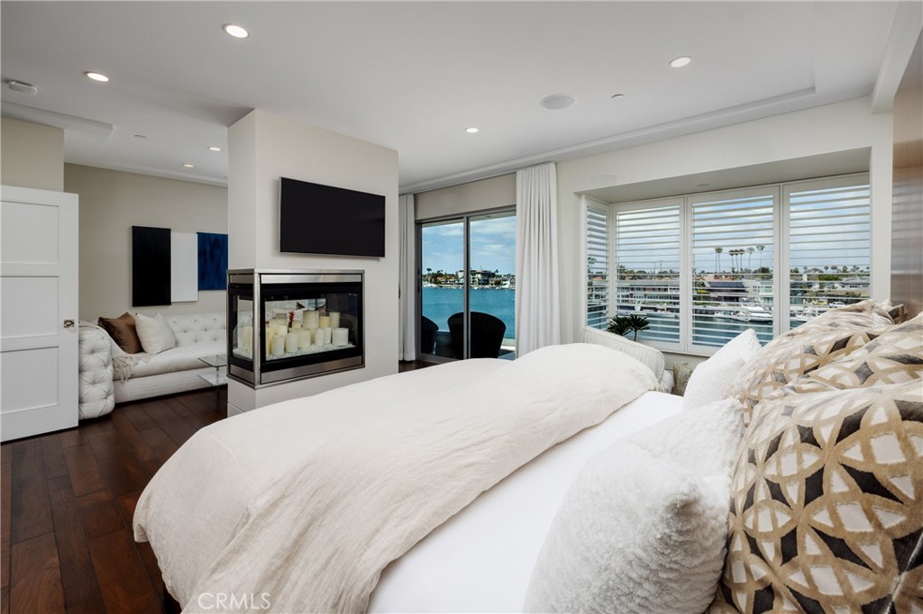 5517 E Ocean