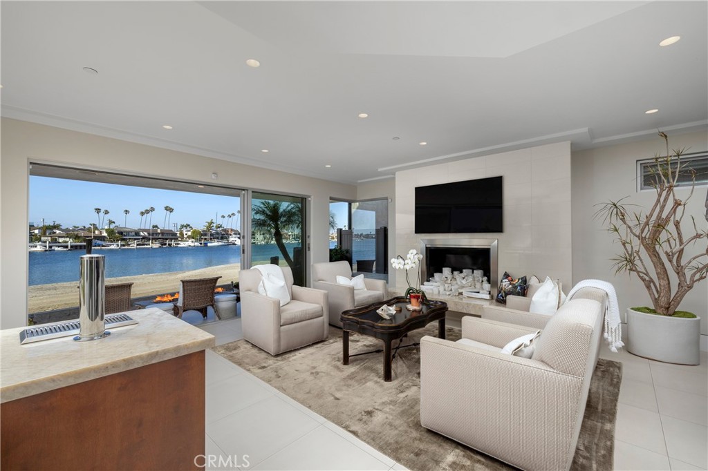5517 E Ocean