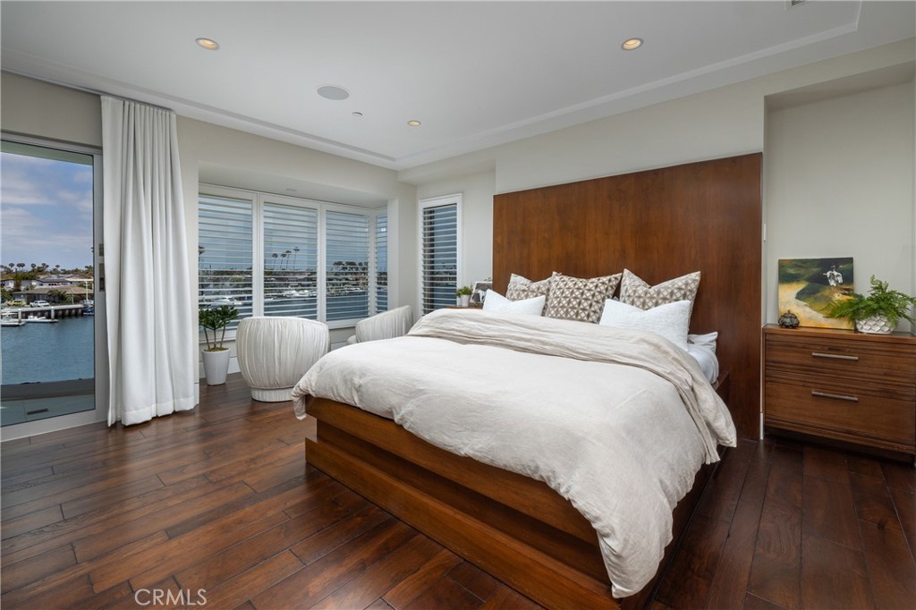 5517 E Ocean