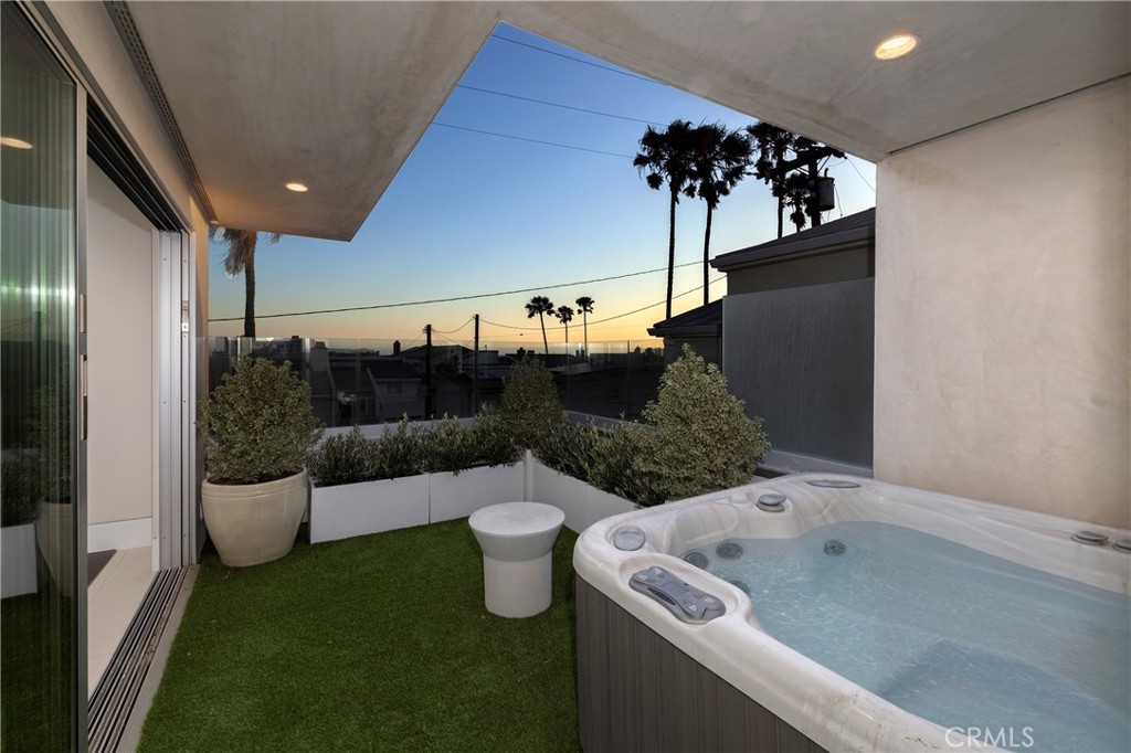 5517 E Ocean