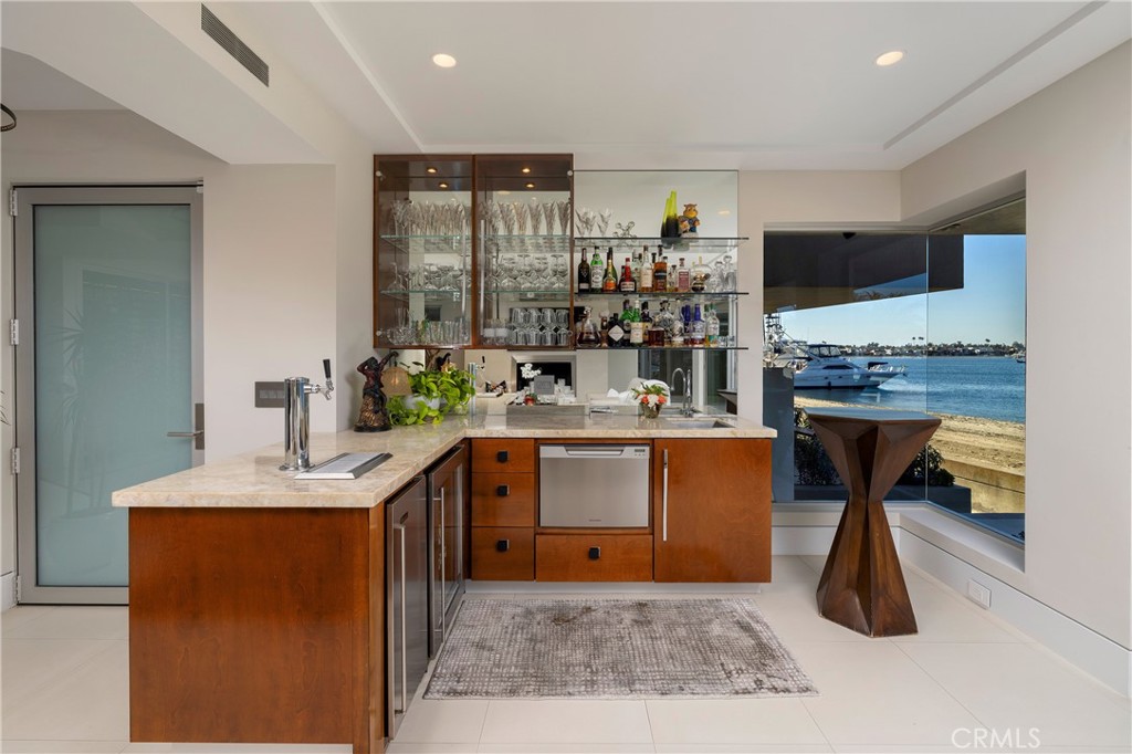 5517 E Ocean