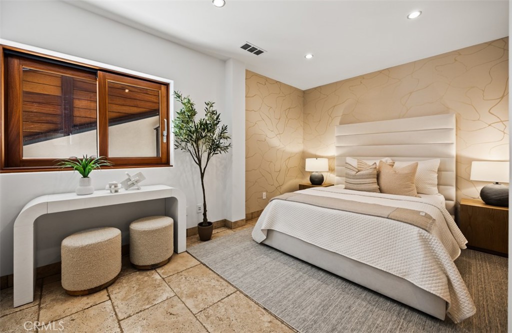 2615 Victoria