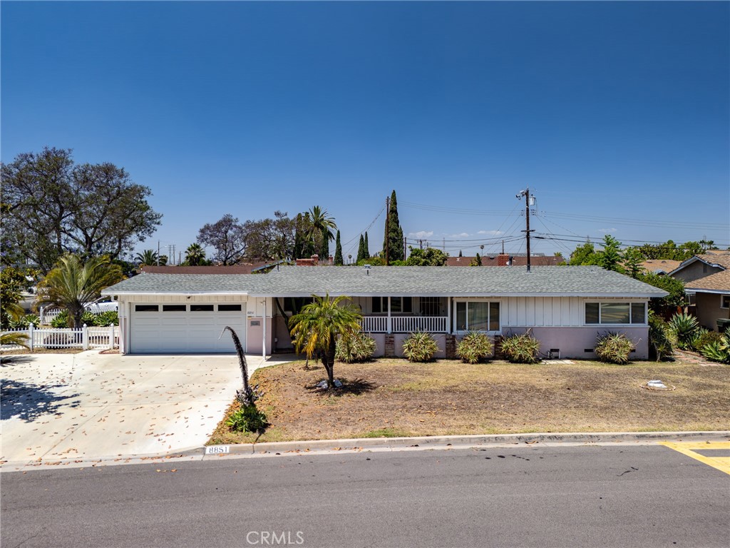 8851 La Grand Avenue