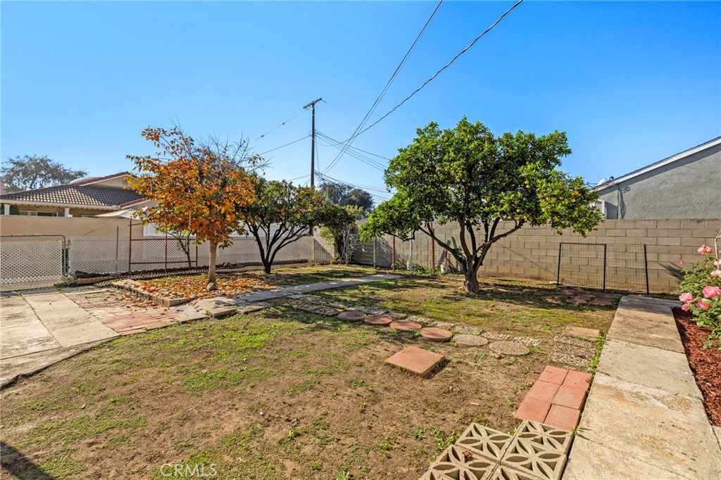 2100 W Valencia