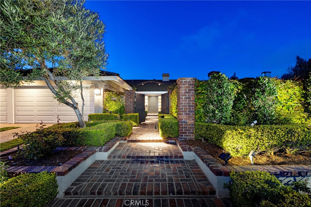 877 Sandcastle Drive