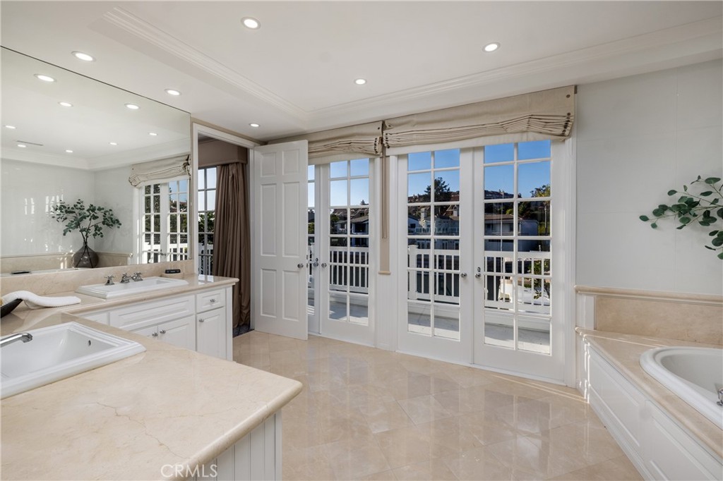 736 Harbor Island Drive
