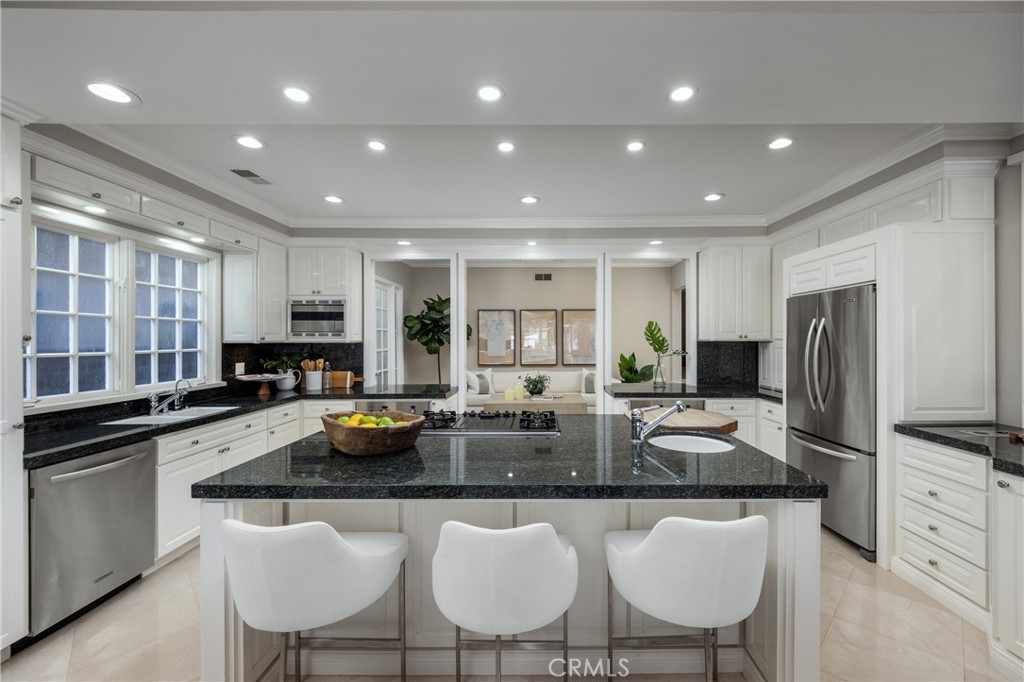 736 Harbor Island Drive