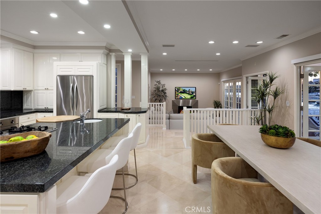 736 Harbor Island Drive