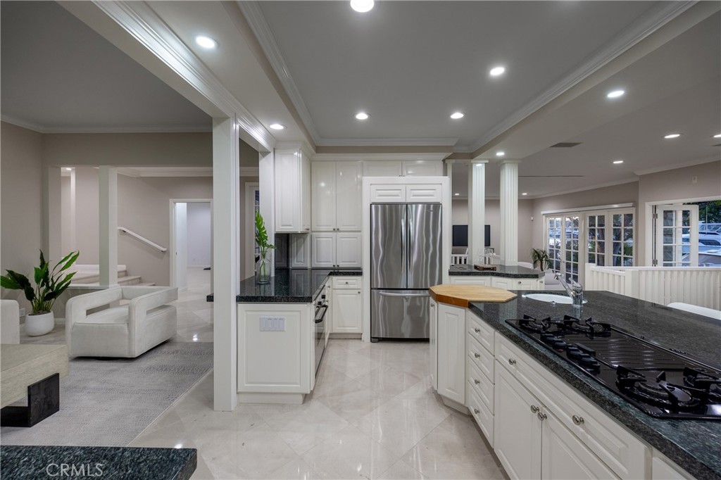 736 Harbor Island Drive