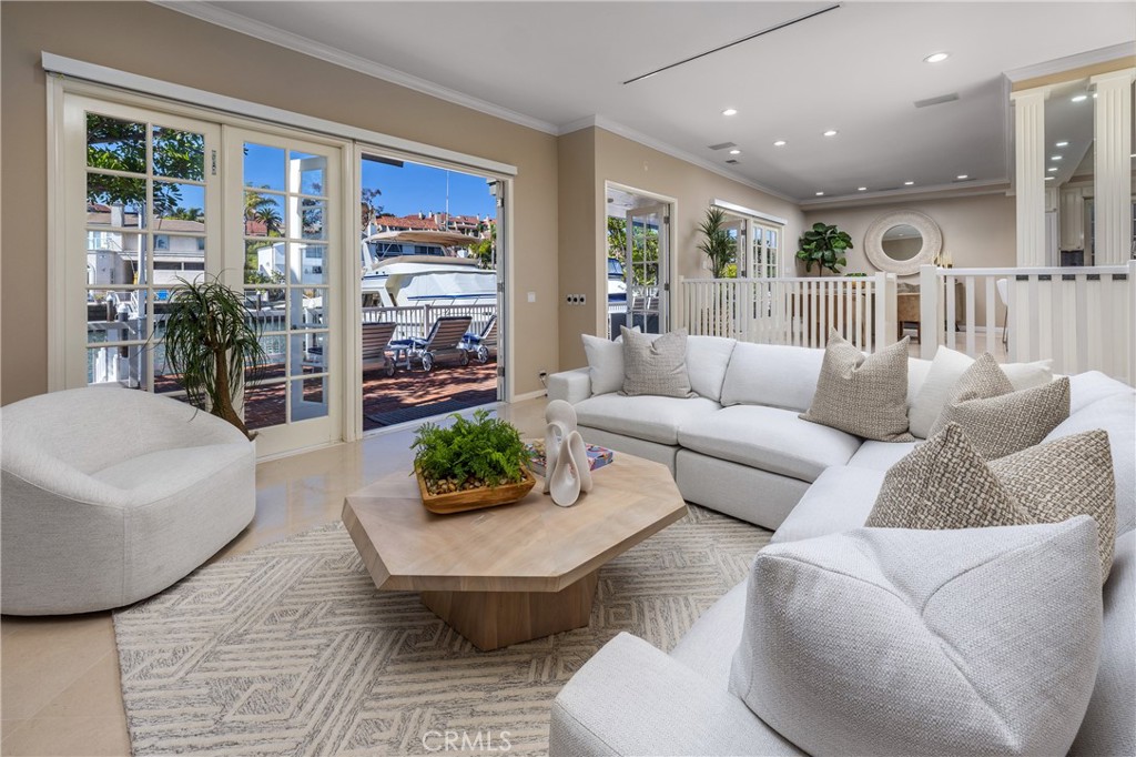 736 Harbor Island Drive