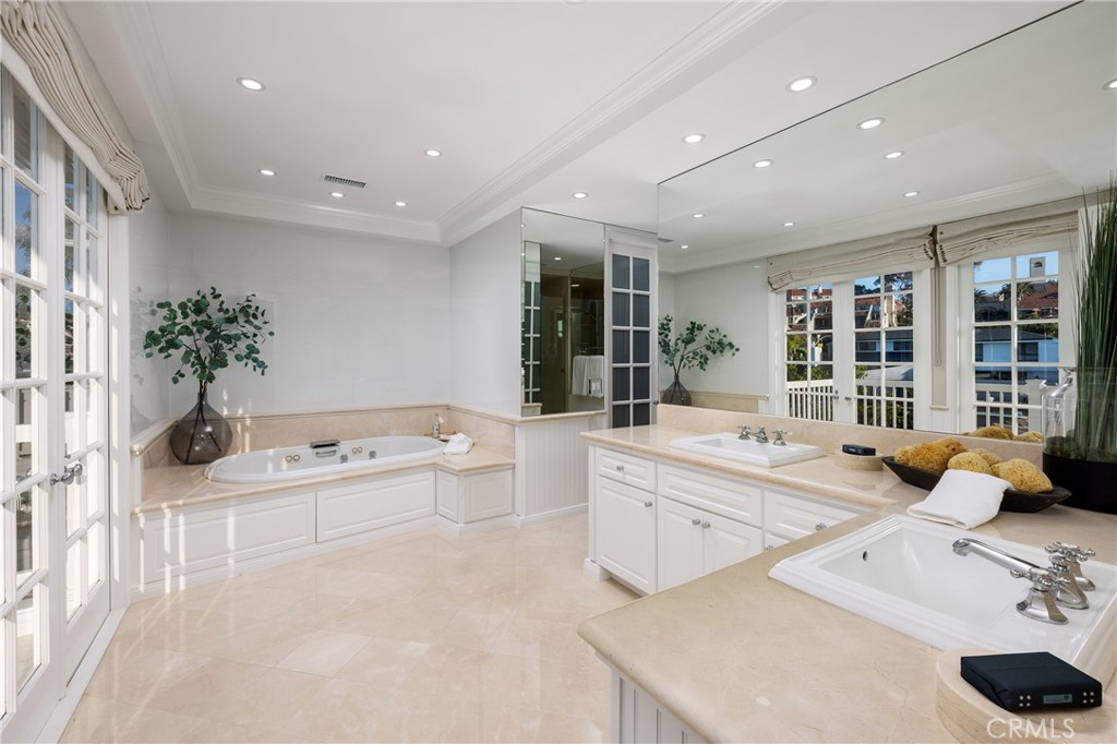 736 Harbor Island Drive