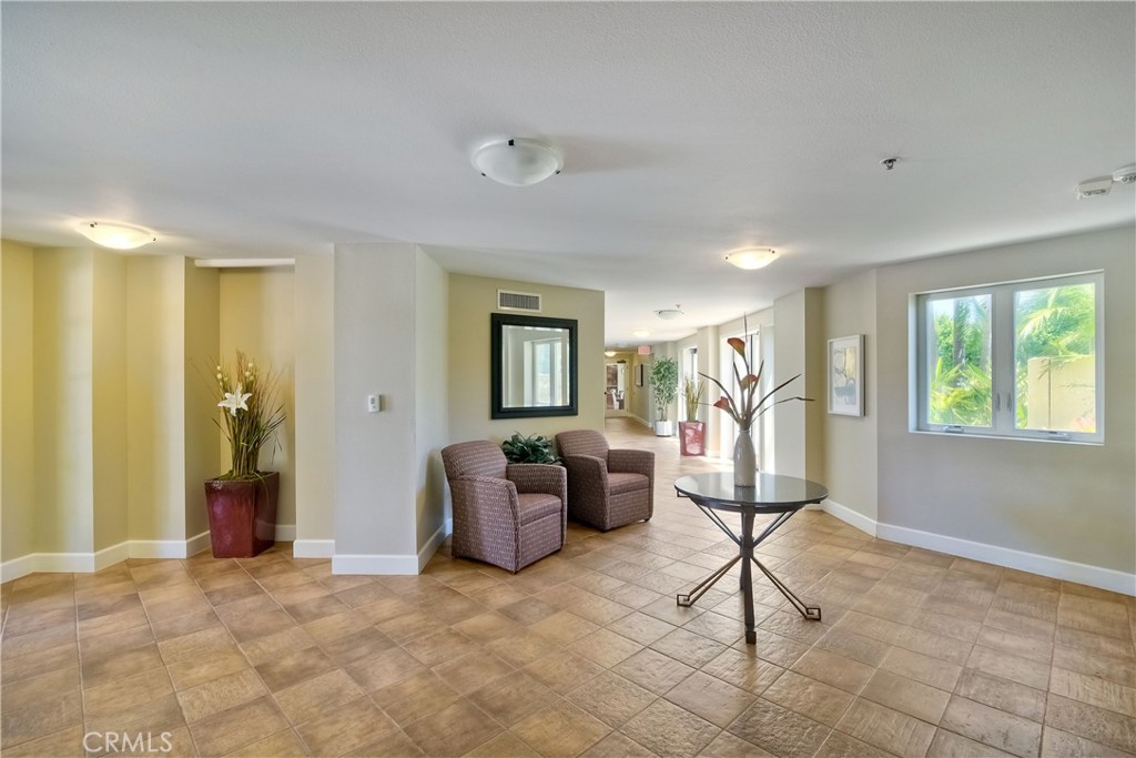 543 LAGUNA Drive