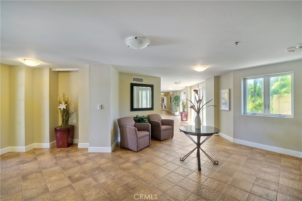 543 LAGUNA Drive
