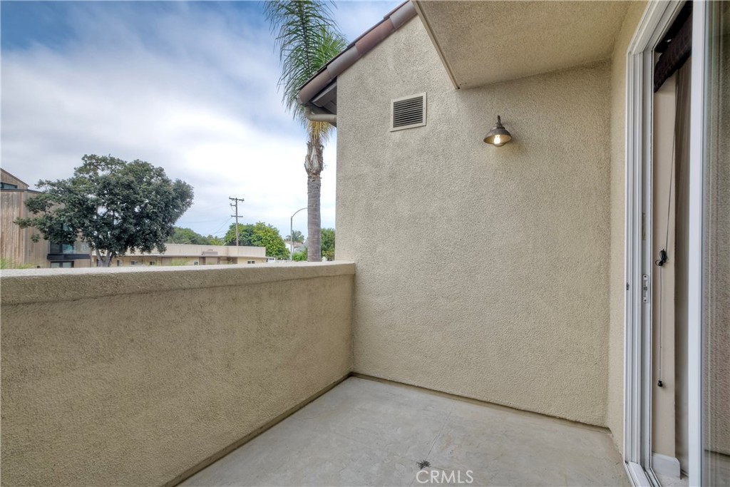 543 LAGUNA Drive
