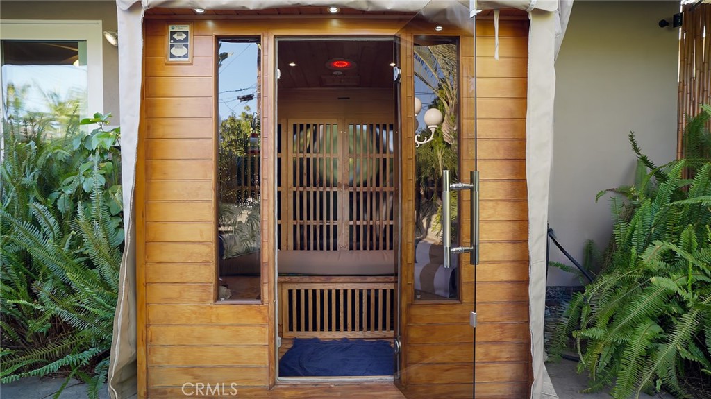 2129 N Pine