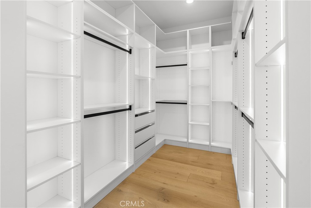 16861 Edgewater