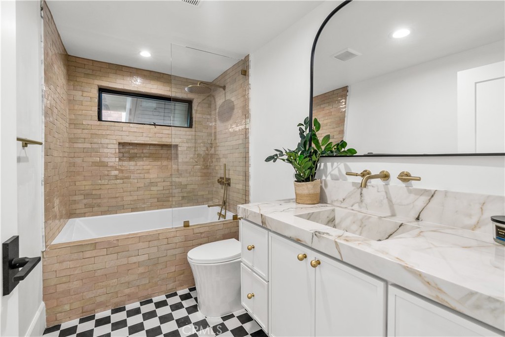 16861 Edgewater