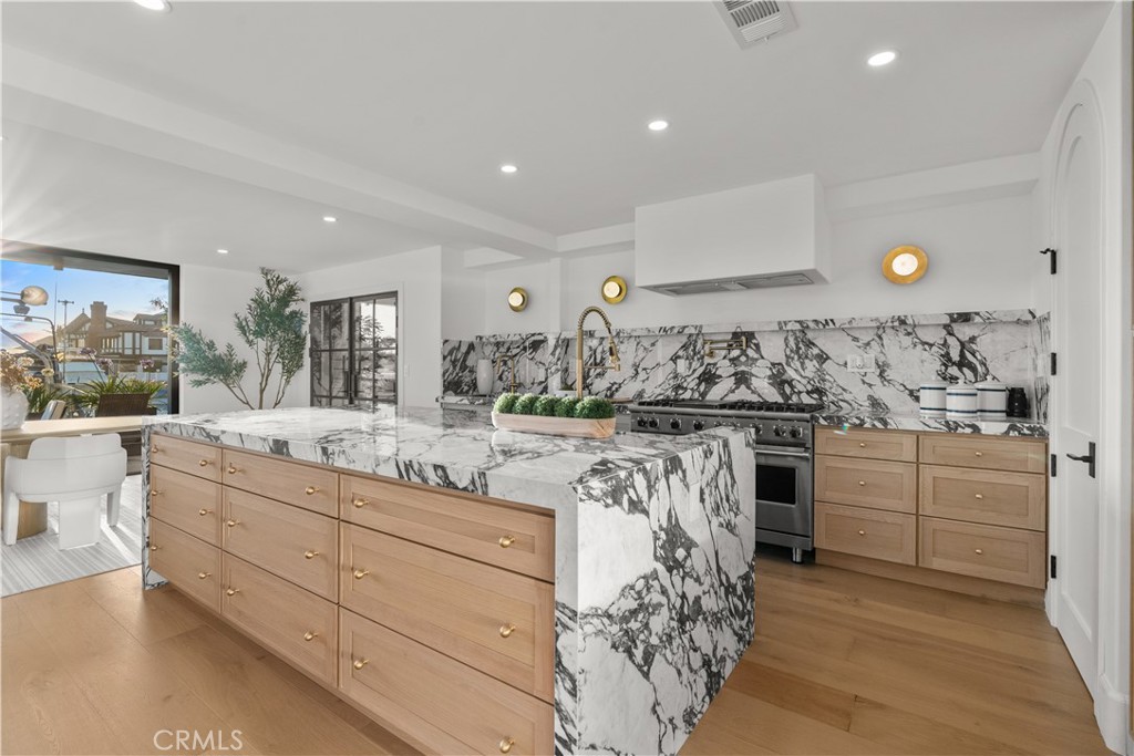 16861 Edgewater