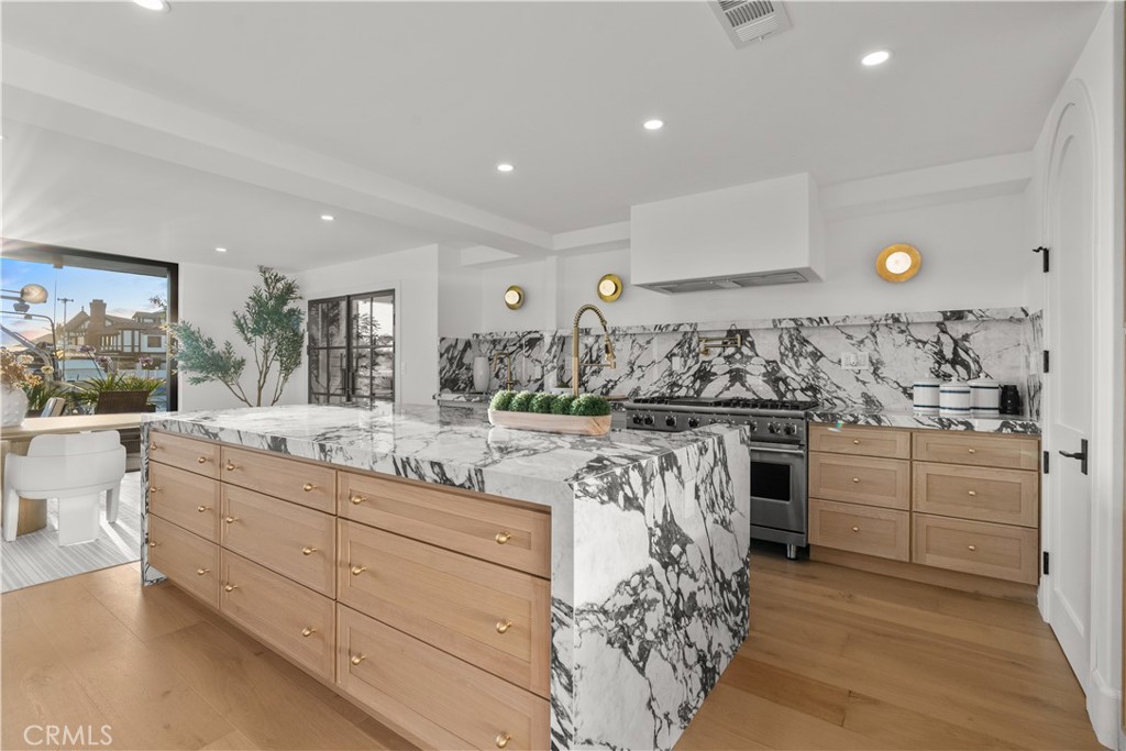 16861 Edgewater