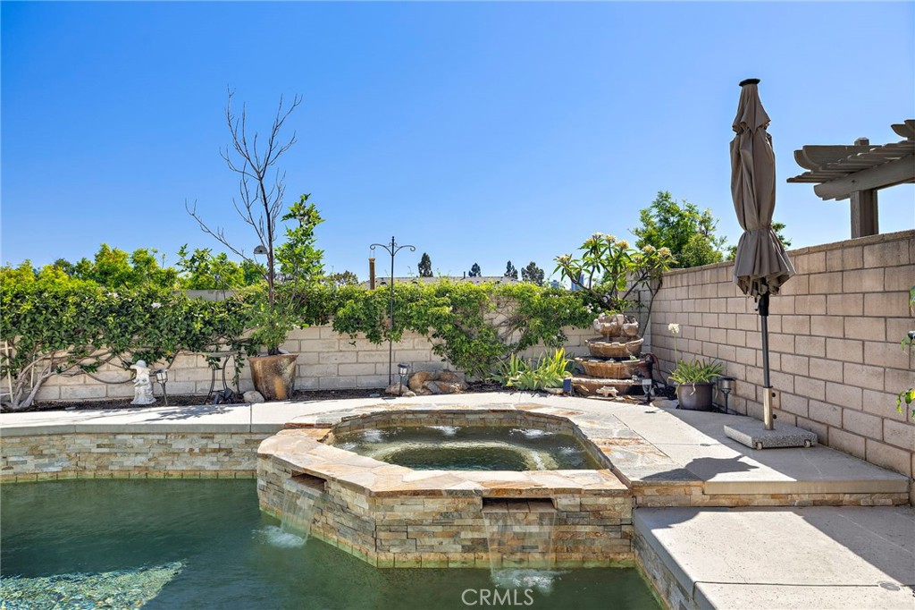 17935 Via Casitas