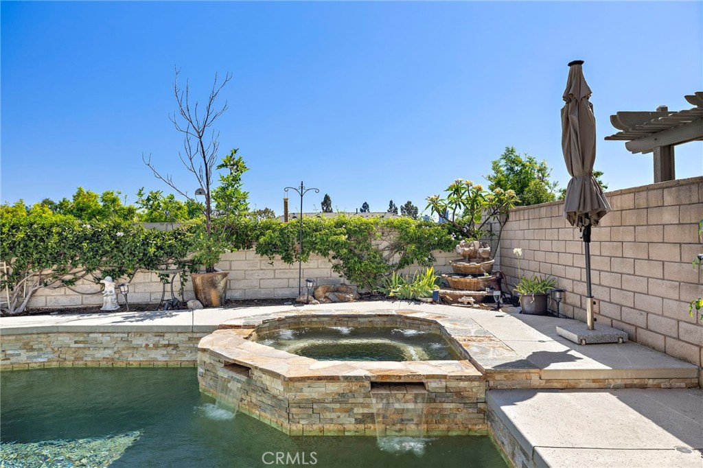17935 Via Casitas