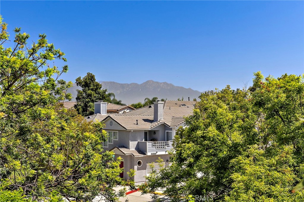 17935 Via Casitas
