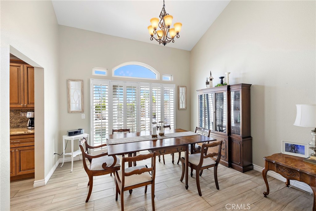 17935 Via Casitas