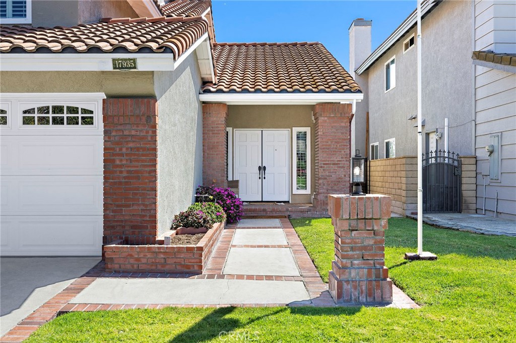 17935 Via Casitas