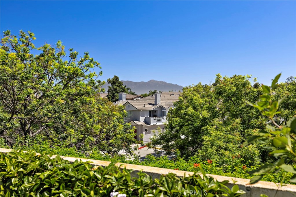 17935 Via Casitas