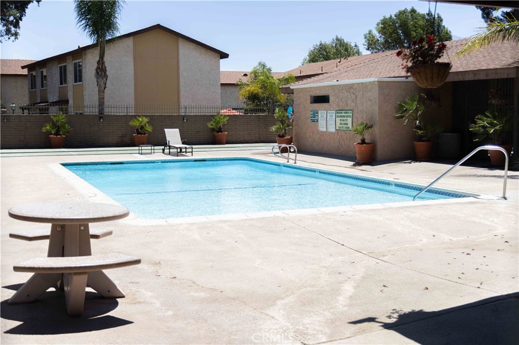 1272 Vista Serena