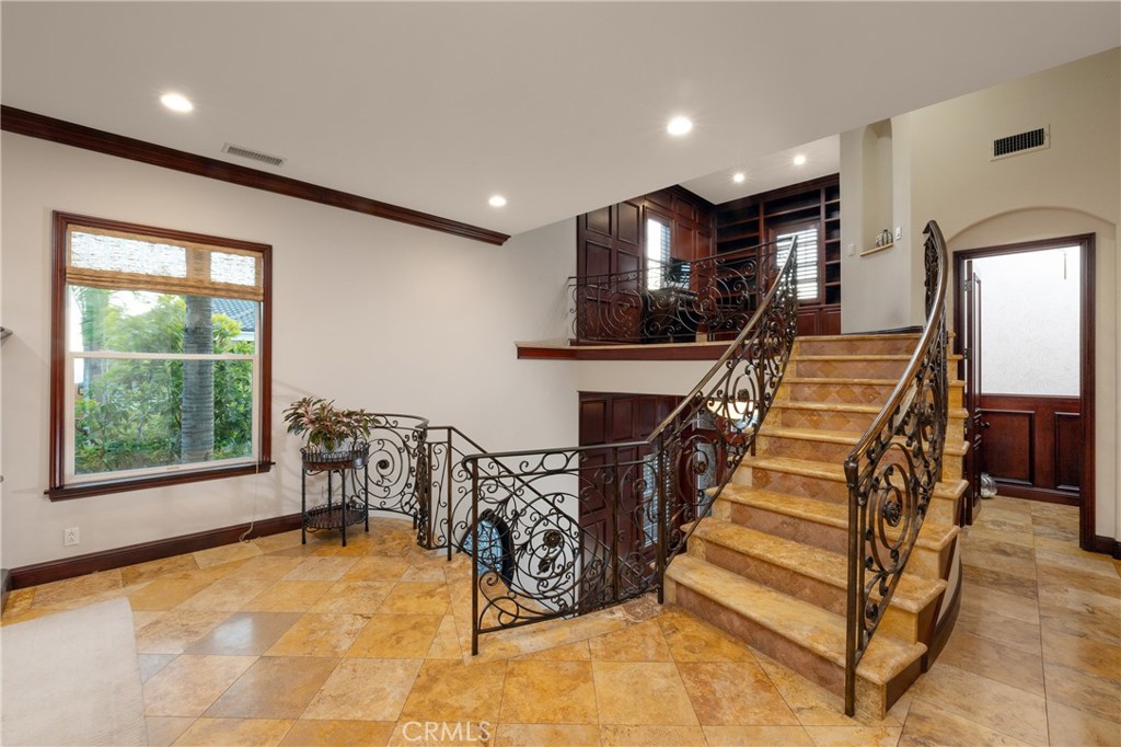 5612 OCEAN VISTA Drive