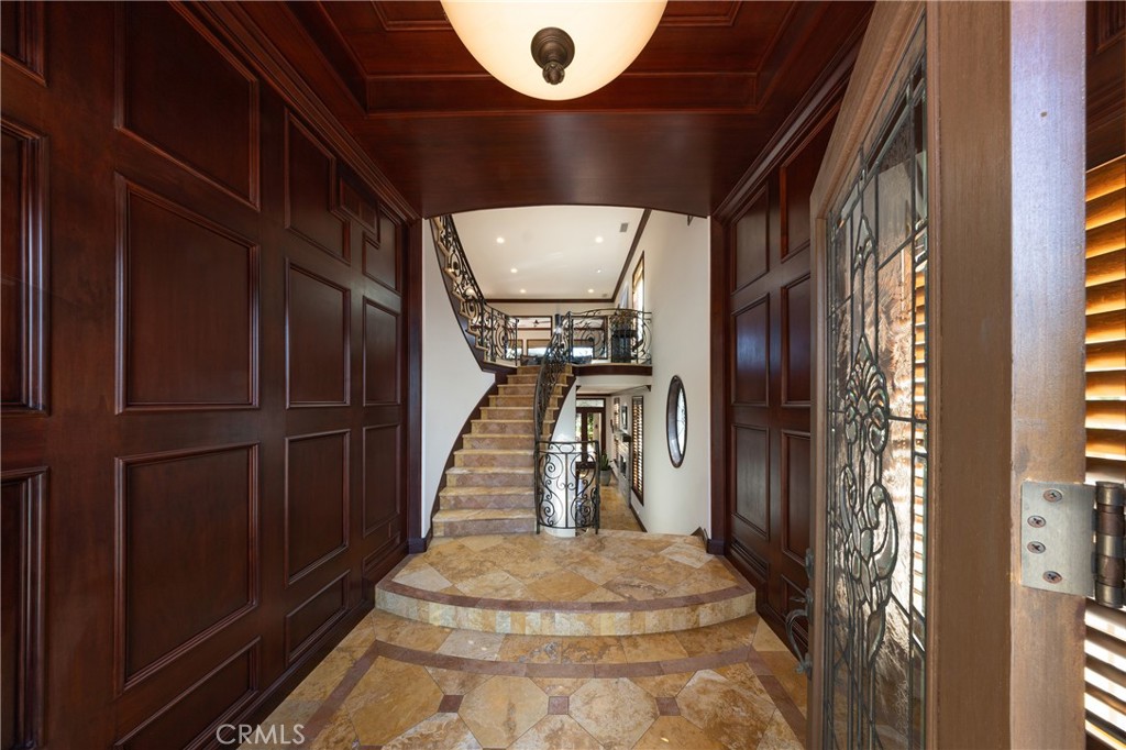 5612 OCEAN VISTA Drive