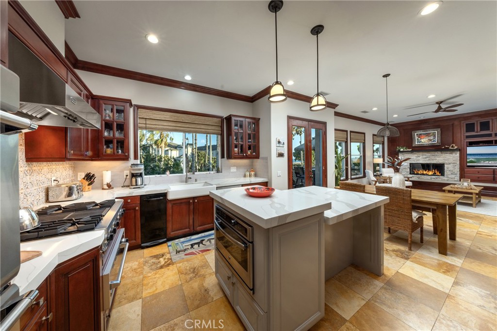 5612 OCEAN VISTA Drive