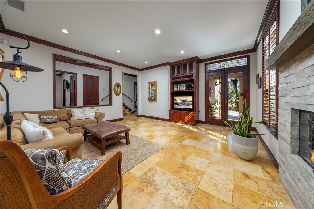 5612 OCEAN VISTA Drive