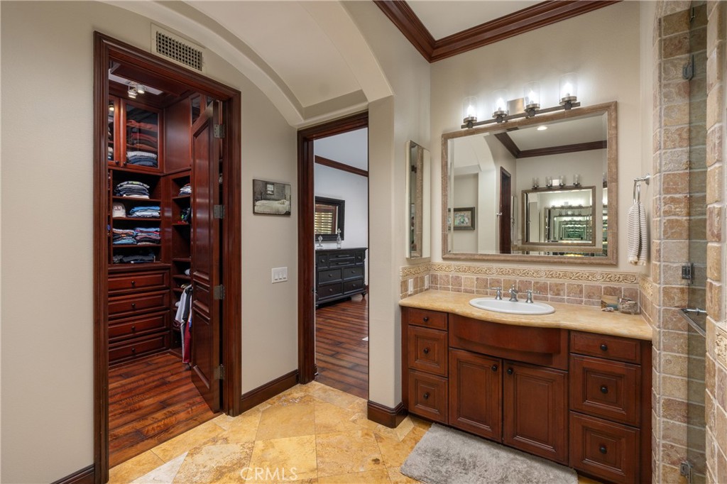 5612 OCEAN VISTA Drive