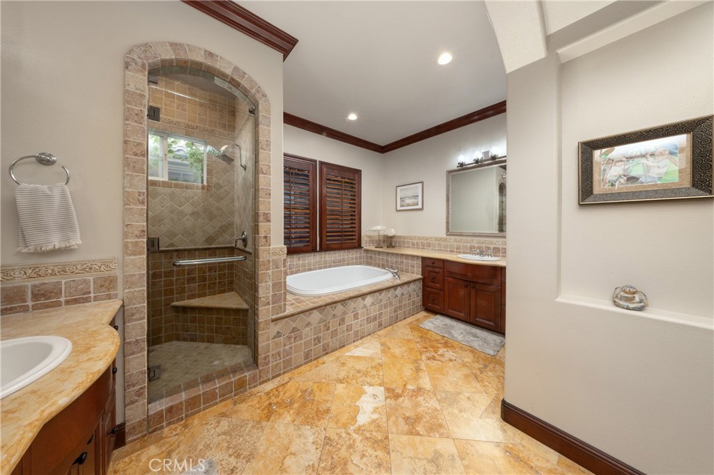 5612 OCEAN VISTA Drive