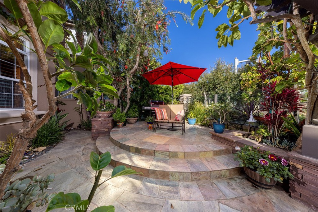 5612 OCEAN VISTA Drive