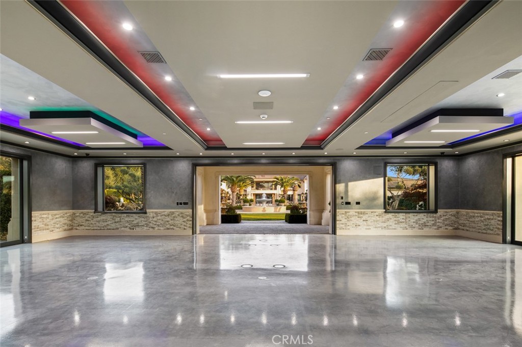 61 Palm Hill Lane
