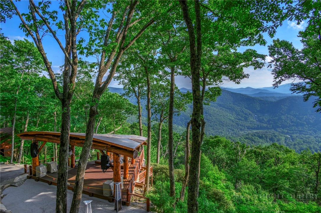WR44 6964 Beech Mountain Road