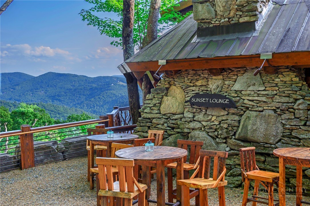 WR44 6964 Beech Mountain Road