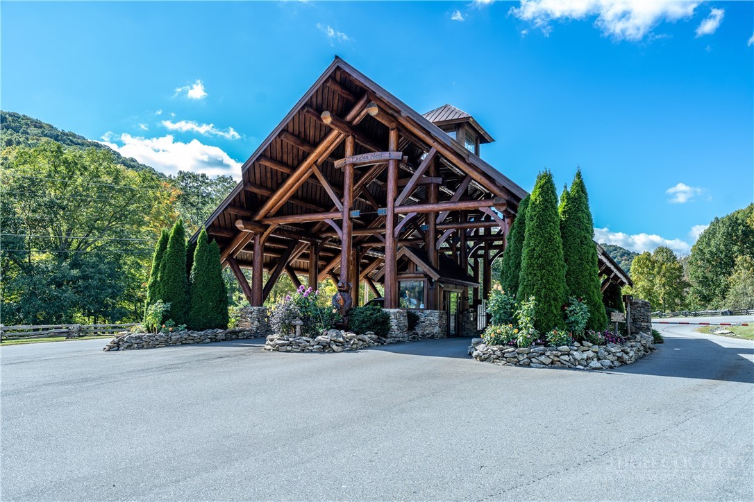 WR44 6964 Beech Mountain Road