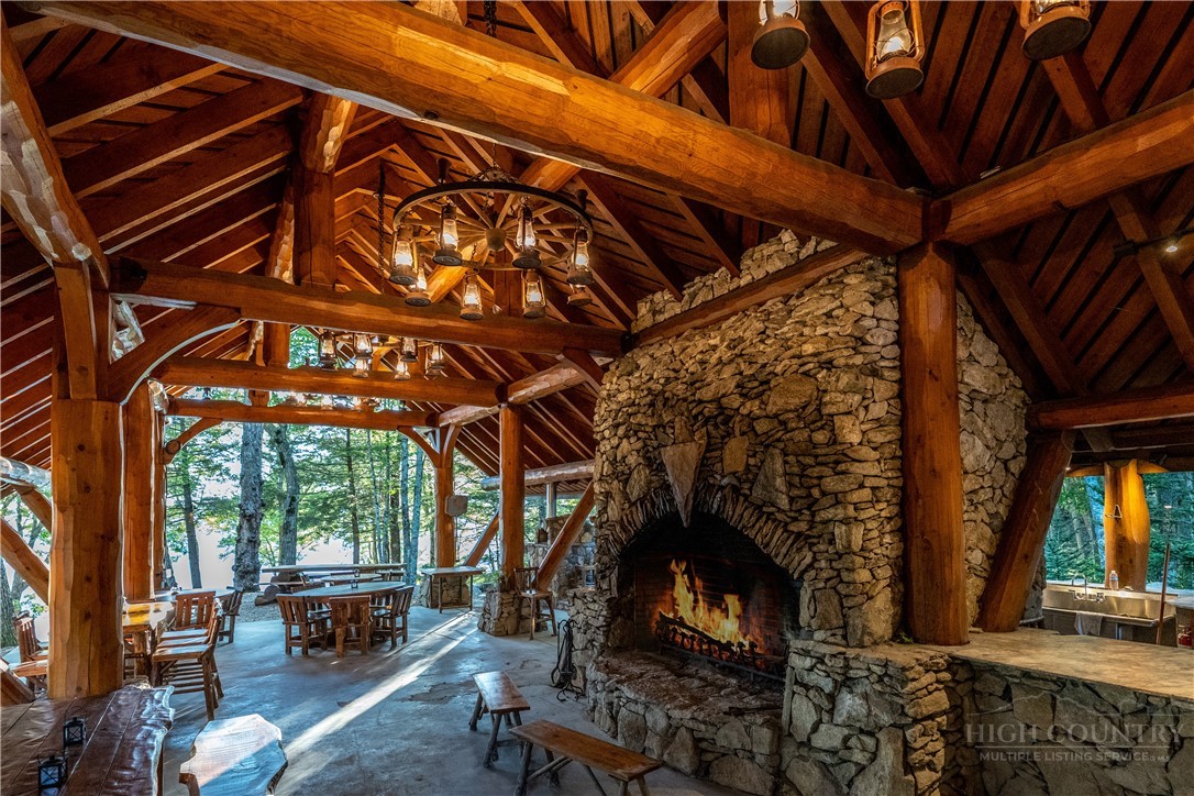 WR44 6964 Beech Mountain Road
