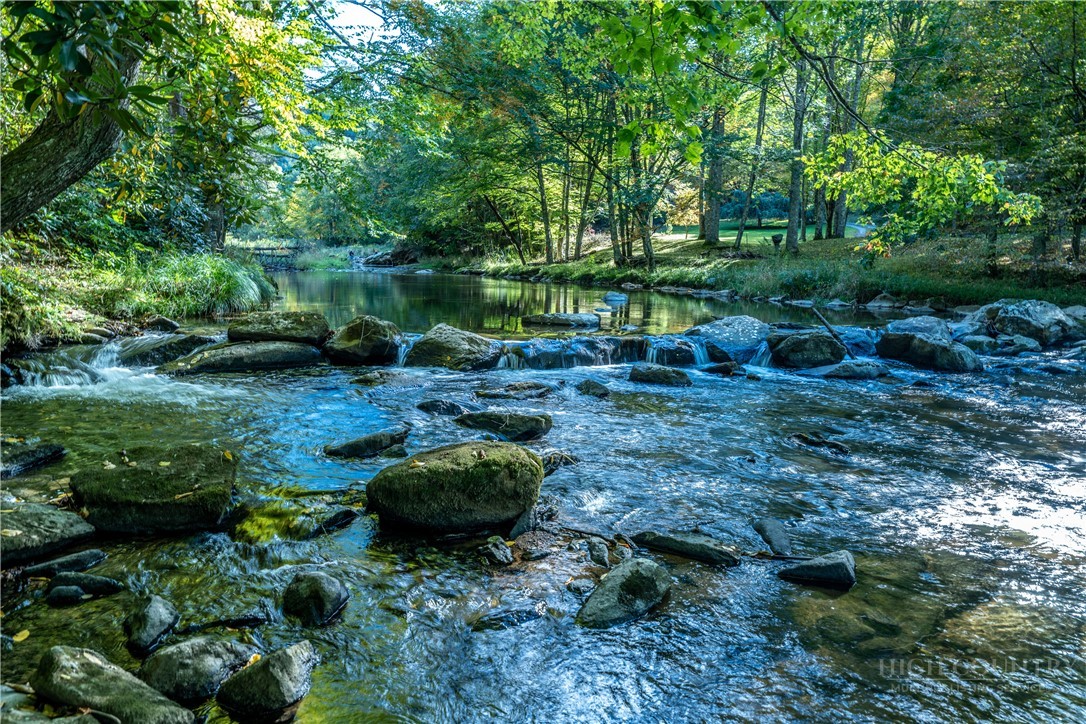 WR44 6964 Beech Mountain Road
