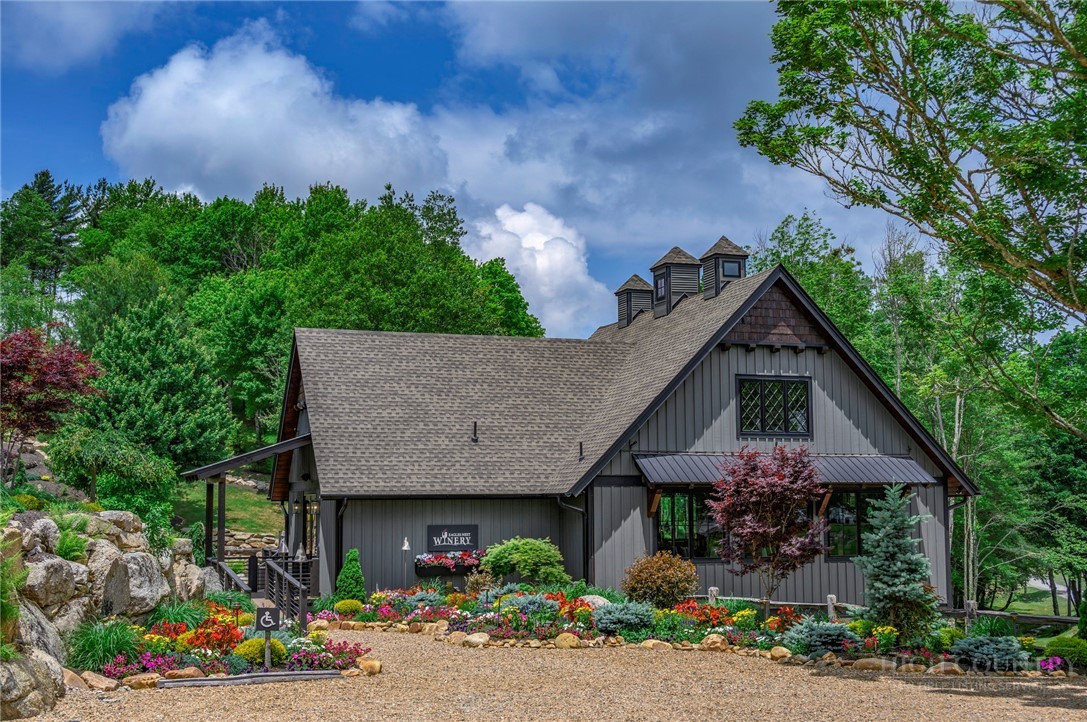 WR44 6964 Beech Mountain Road