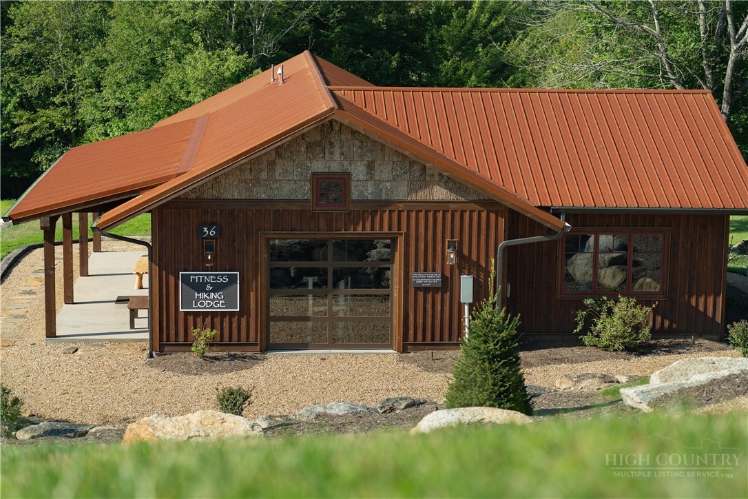 WR44 6964 Beech Mountain Road