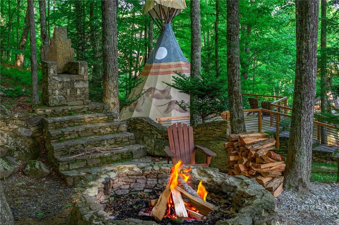 WR44 6964 Beech Mountain Road
