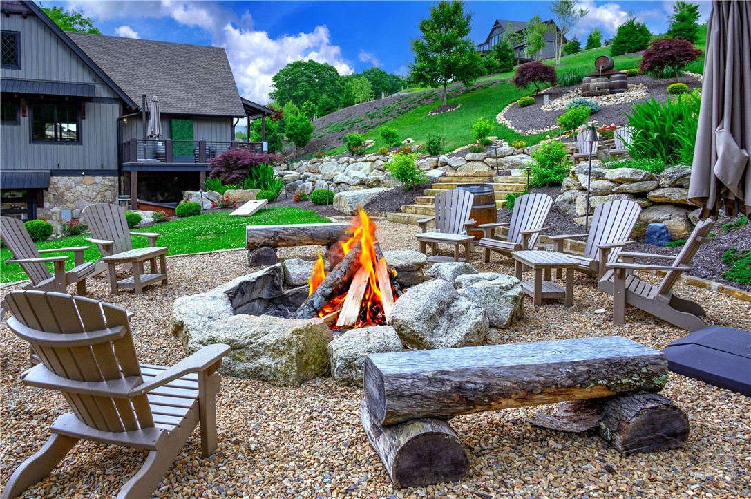 WR44 6964 Beech Mountain Road