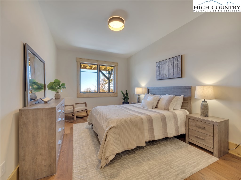 221 N Bear Rock Trail