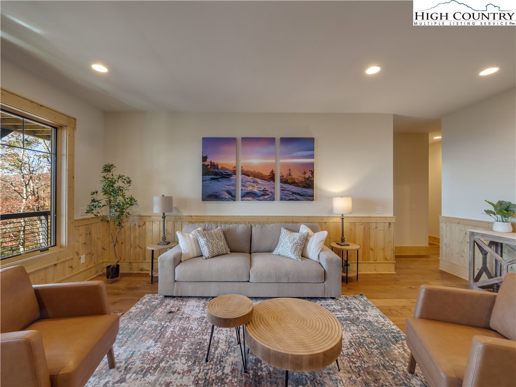 221 N Bear Rock Trail