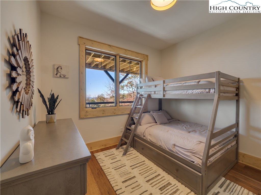 221 N Bear Rock Trail